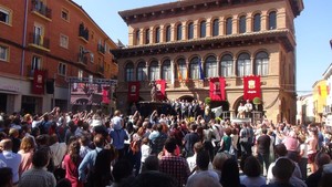 El público abarrotó la plaza de España de Cariñena y algunas calles adyacentes