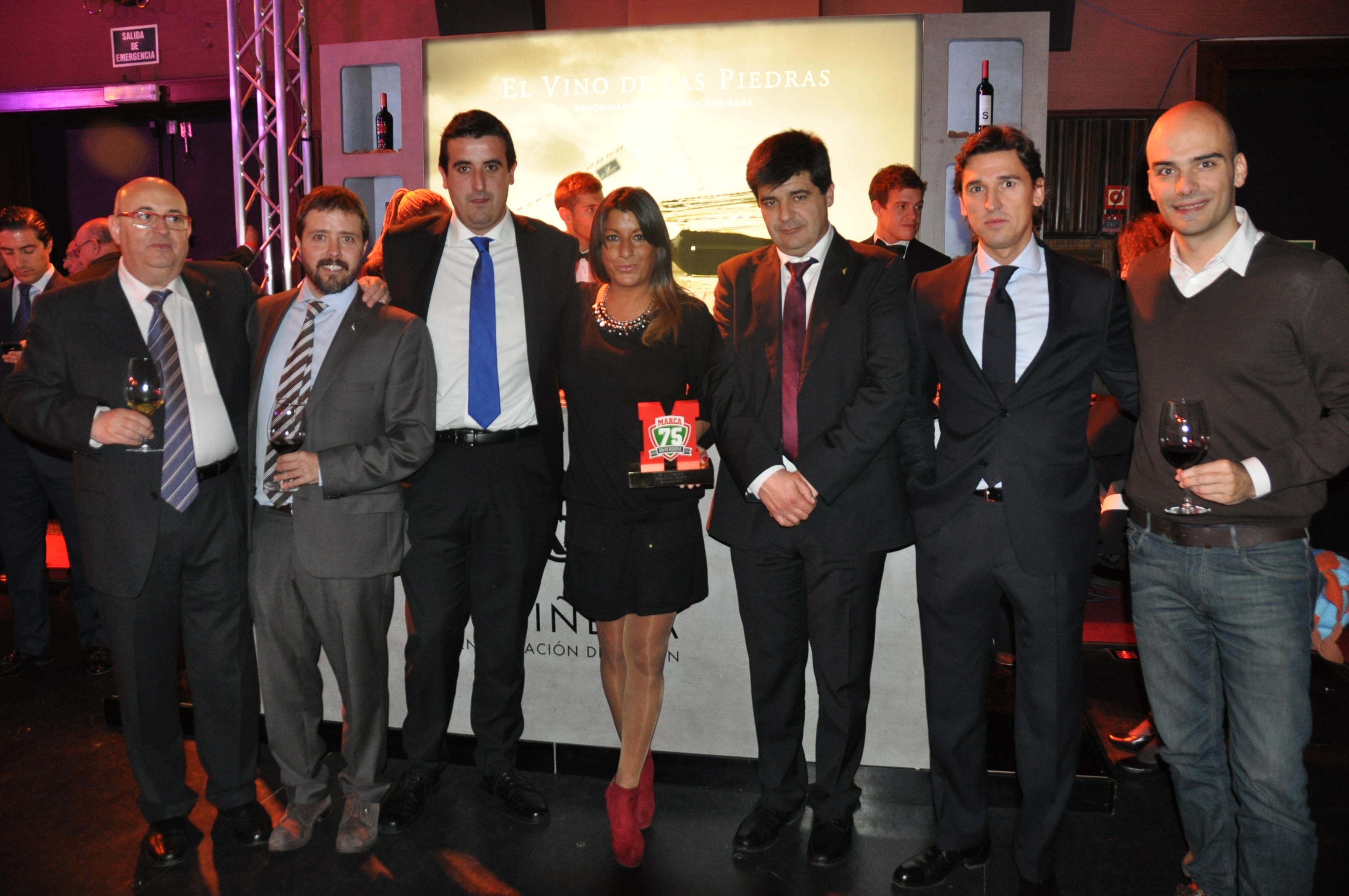 Sheila Herreo junto al presidente de la DOP Cariñena, Antonio Ubide, y los Responsables de las bo Sheila Herreo junto al presidente de la DOP Cariñena, Antonio Ubide, y los Responsables de las bo