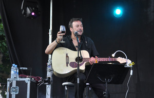 Ángel Petisme brinda por el Vino de las Piedras en Cariñena