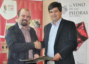 Sergio Ortiz, alcalde y presidente Comarca Campo de Cariñena, y Antonio Ubide, presidente DOP Cariñe