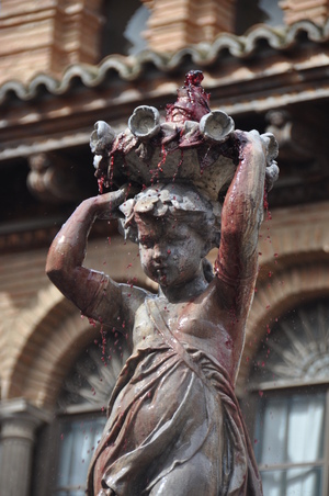 Vino manando de la Fuente de la Mora