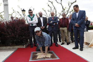 03 Santiago Segura ha impuesto sus manos en el Paseo de las Estrellas de Cariñena