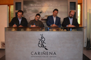 Jesús Javier Gimeno, Sara Morales, Ignacio Casamitjana y Sergio Ortiz firman los acuerdos de impulso