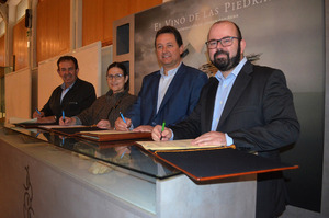 Jesús Javier Gimeno, Sara Morales, Ignacio Casamitjana y Sergio Ortiz firman los acuerdos de impulso