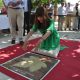 Paula Ortiz tras plasmar las manos en el Paseo de las Estrellas de Cariñena